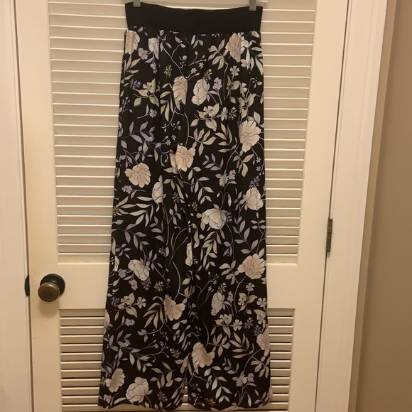 5. Add some WOW to your closet!!!!!!Calvin Klein Floral Wide Leg Pants in Black - Picture 8 of 16